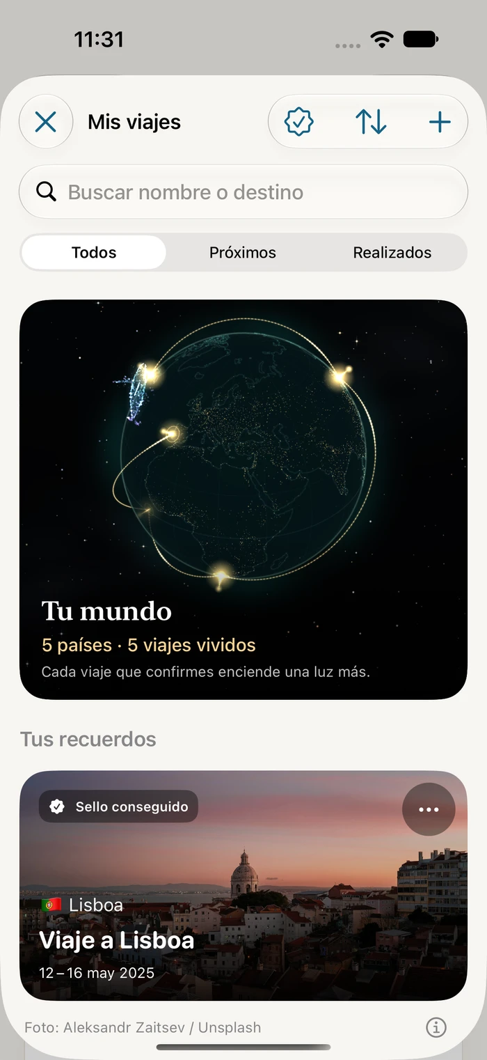 Your world in Traivu, in Spanish, with five fictional completed trips, five countries and illuminated destinations joined by a golden thread